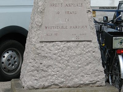 Brett Asphalt: commemorative pillar