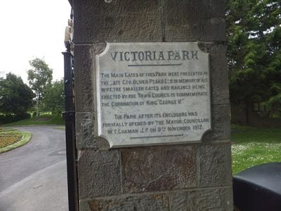 Inscription on the gates of Victoria Park, Bideford