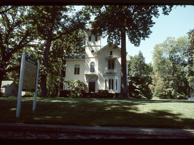Jeremiah Cronin Jr. House / John Bellairs