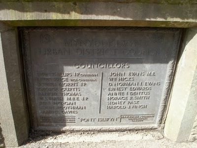 Stone plaque, Pont Islwyn north of Ynysddu