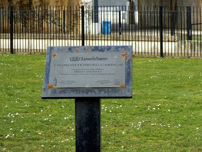 Charlottenburg Gardens, Lewisham - plaque