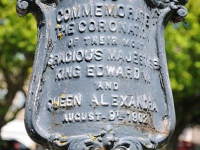 Plaque on a lamp in Rothbury
