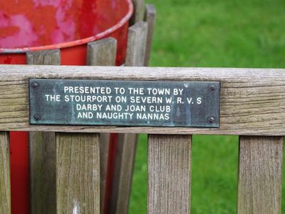 Plaque on Silver Jubilee seat, Stourport War Memorial Garden, Stourport-on-Severn