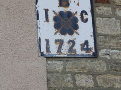 Plaque on the cottages
