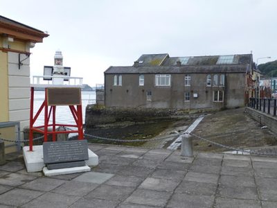 Beacon and plaque, Cobh
