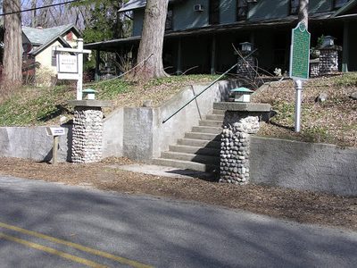 Lakeside Inn