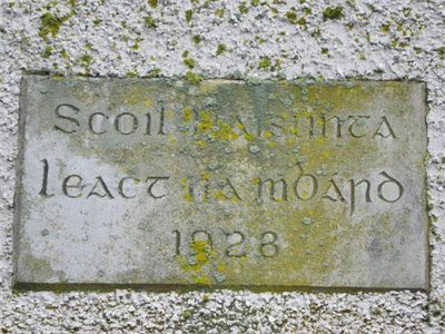 Plaque, Latnamard National School