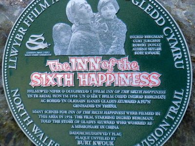 The Inn of the Sixth Happiness plaque in Beddgelert