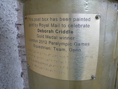 Trull: plaque on the gold postbox