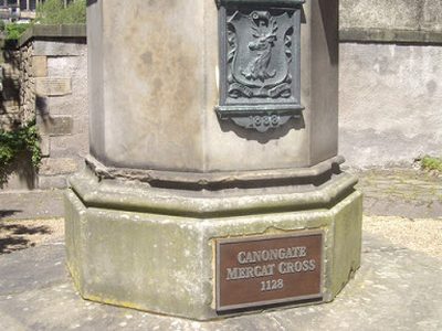 The plinth of Canongate Mercat Cross