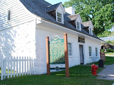 Beaumont Memorial / American Fur Company Store