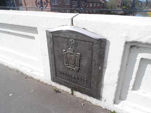 Plaque on London Bridge