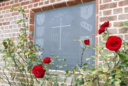Roses round the Plaque