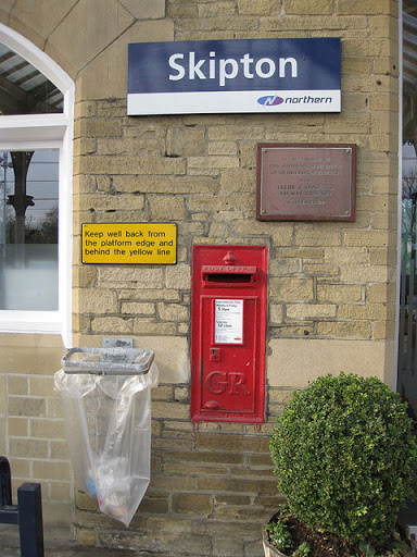 George V wall postbox, Skipton Station