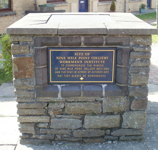 Plaque recording the site of Nine Mile Point Colliery Workmen's Institute, Cwmfelinfach
