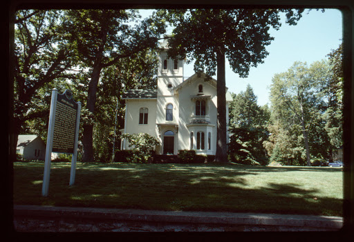 Jeremiah Cronin Jr. House / John Bellairs