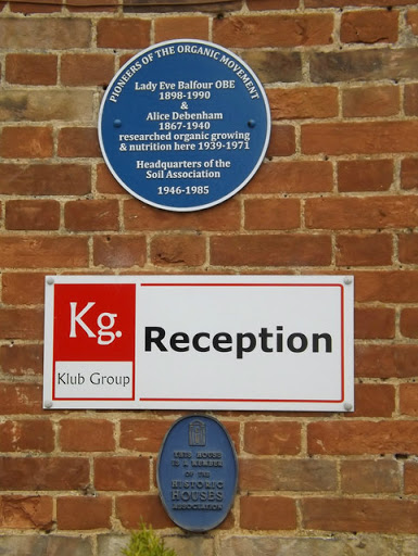 Plaques on Walnut Tree Manor