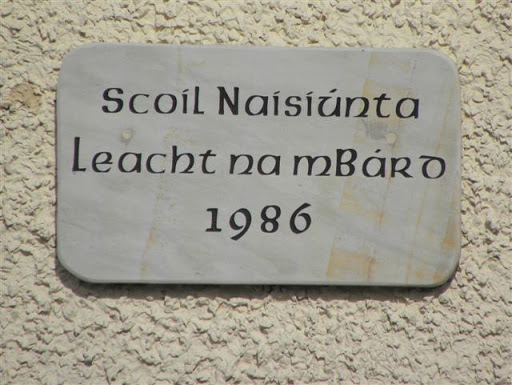 Plaque, Latnamard new National School