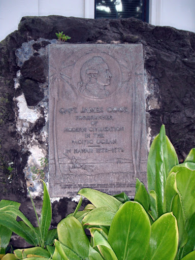 Captain Cook memorial at the Hawaii State Archives