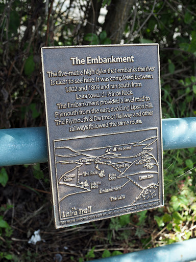 Laira Trail marker