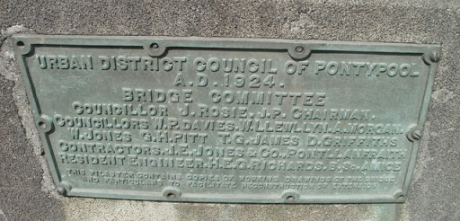 Town Bridge plaque, Pontypool