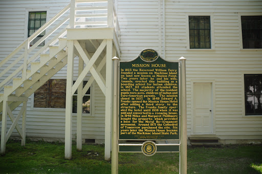 Dougherty Mission House / Rushmore House and Inn