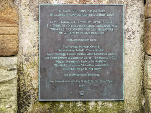 Plaque re Memorial Stormgate the West Pier, Whitby