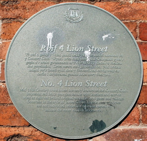 Plaque on number 4 Lion Street, Brecon