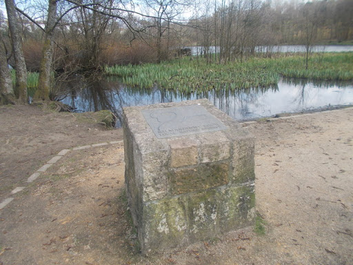 Kilmardinny Loch plaque