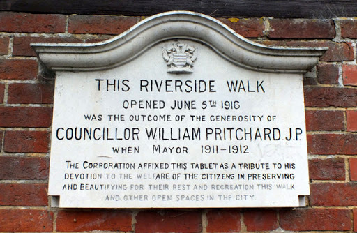 Plaque on the shelter