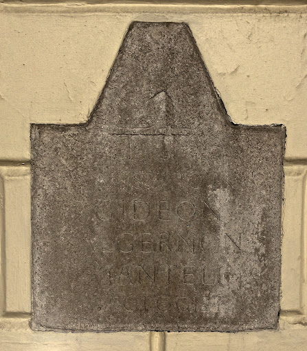 Here lived from 1833 to 1838 Gideon Algernon Mantell geologist