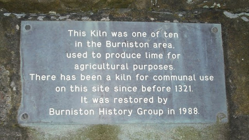Plaque on lime kiln, Stone Quarry Road