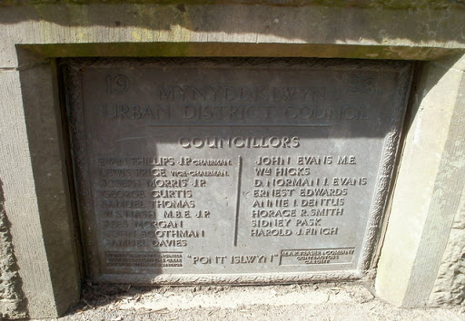 Stone plaque, Pont Islwyn north of Ynysddu