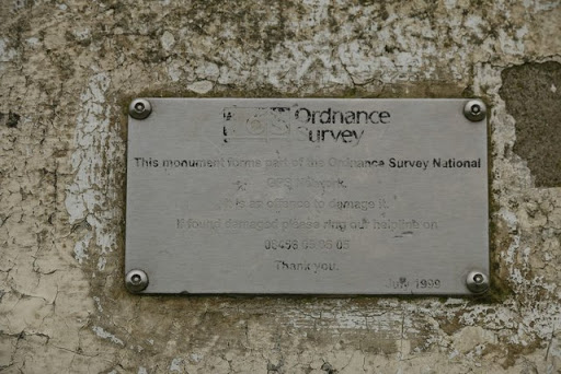 Plate on the Pillar
