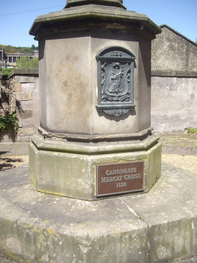 The plinth of Canongate Mercat Cross