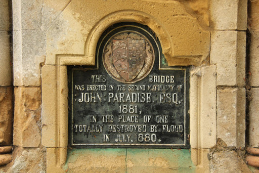 Albert Bridge plaque