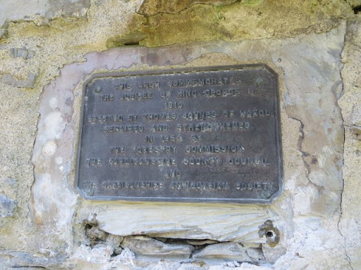 Plaque on the Arch
