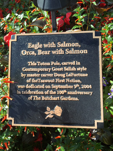 Butchart Gardens Totem Pole
