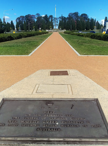 First Reigning Monarch To Visit Australia