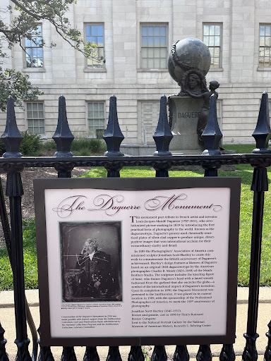 The Daguerre Monument