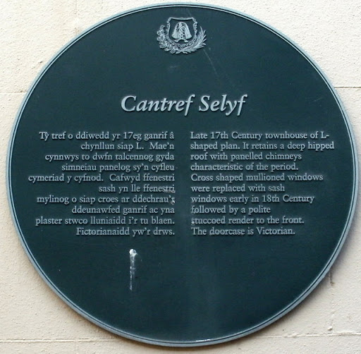 Cantref Selyf plaque, Lion Street, Brecon