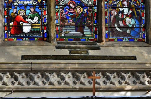 Crick: St. Margaret of Antioch church: Chancel window dedication brass 2