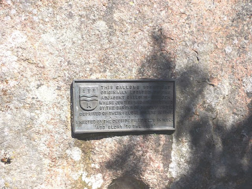Brass plaque on the Gibbet Stone at Dess