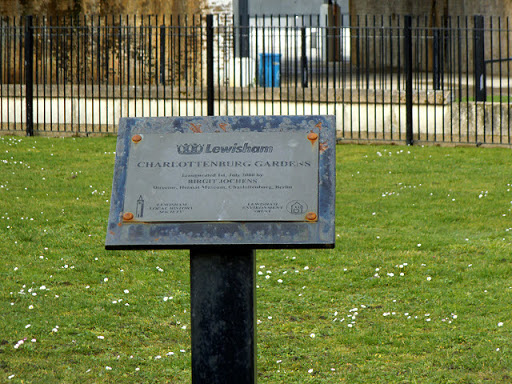 Charlottenburg Gardens, Lewisham - plaque